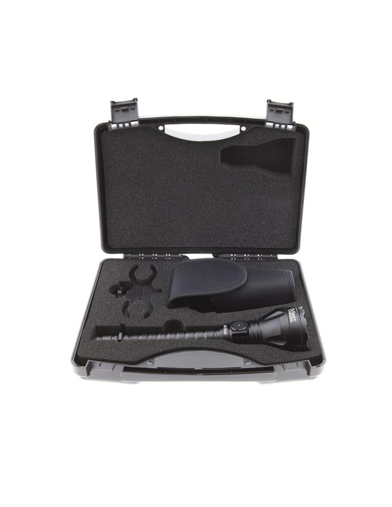LINTERNA WILD BOAR 1,118 LUM./1,216 MT. CON KIT DE CAZA