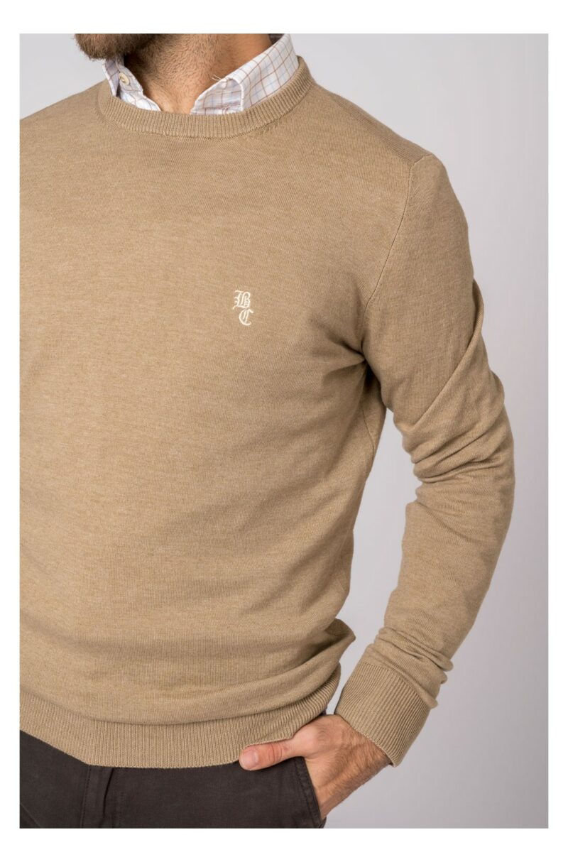 SUETER CUELLO REDONDO MARRÓN
