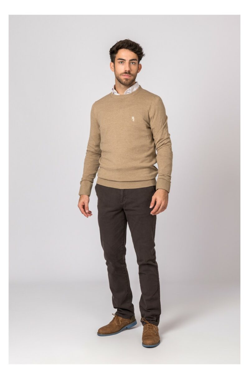 SUETER CUELLO REDONDO MARRÓN